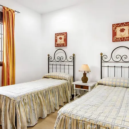 Chalet Con Piscina Privada, Wi-fi Y Barbacoa En Conil - Es-180-9 *